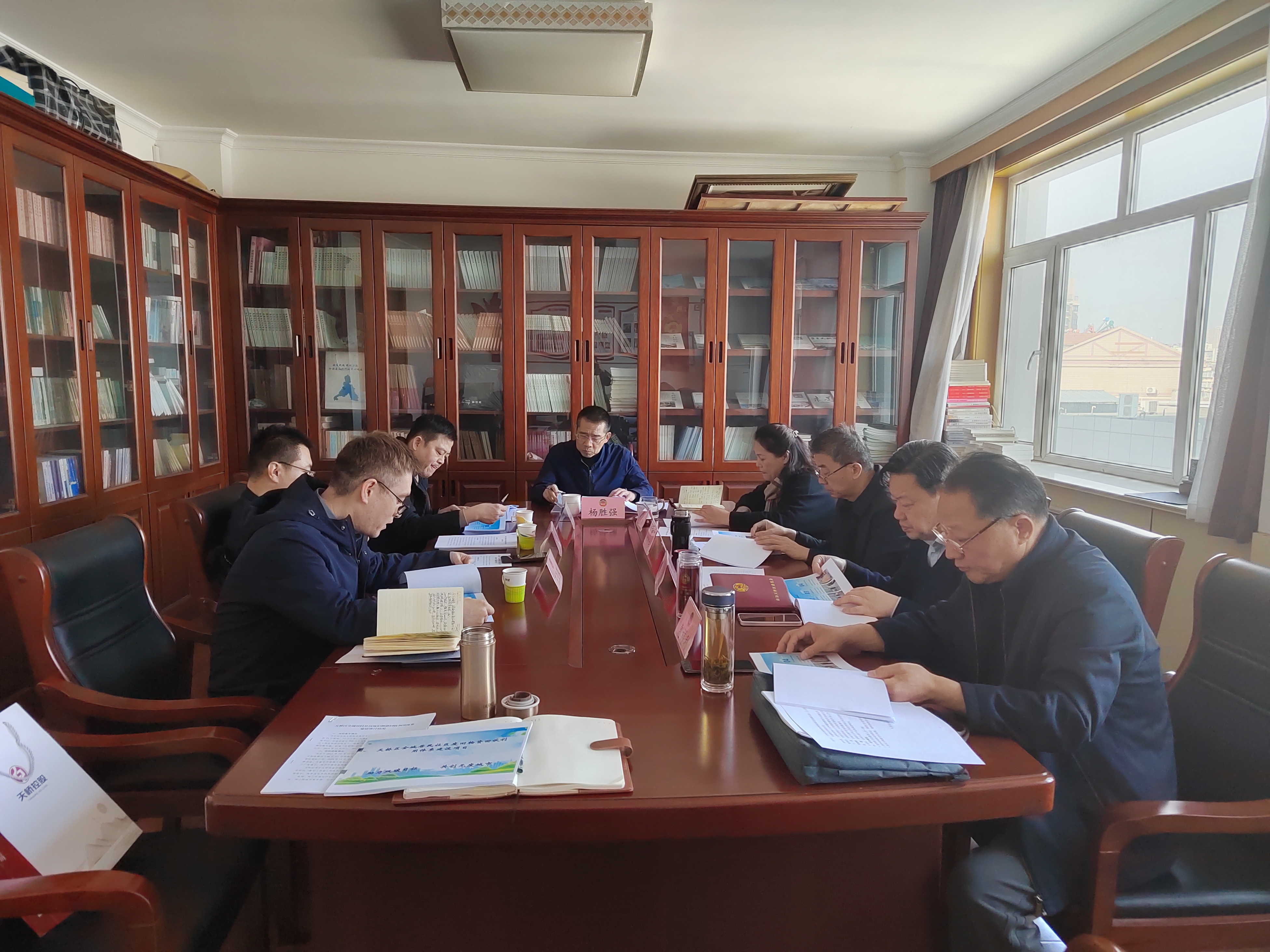 区政协围绕“推广智慧回收进社区，助力垃圾‘智’理更高效”与济南天桥产发集团交流座谈